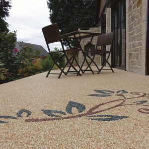 Steinteppich oder Fliesen 2026? Der große Vergleich: Haltbarkeit, Kosten, Pflege, Sicherheit und Einsatzbereiche. Alle Vorteile übersichtlich erklärt.