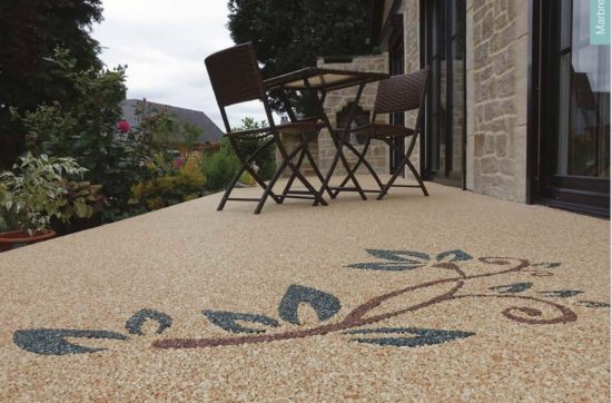 Steinteppich oder Fliesen 2026? Der große Vergleich: Haltbarkeit, Kosten, Pflege, Sicherheit und Einsatzbereiche. Alle Vorteile übersichtlich erklärt.