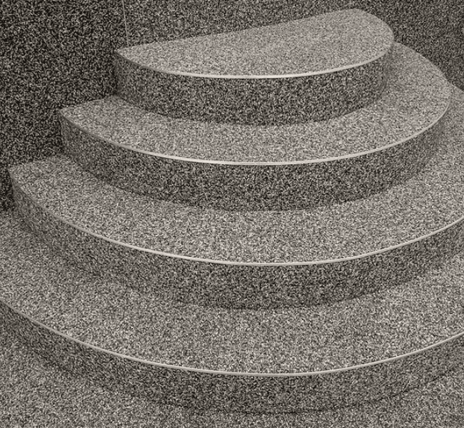 Ein Steinteppich ist ein dekorativer Bodenbelag,